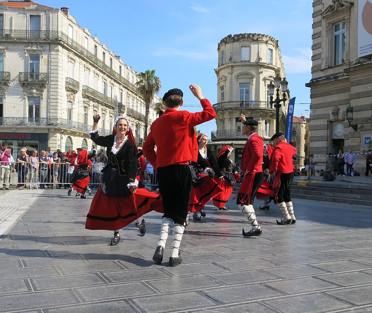 On danse sur la Comédie